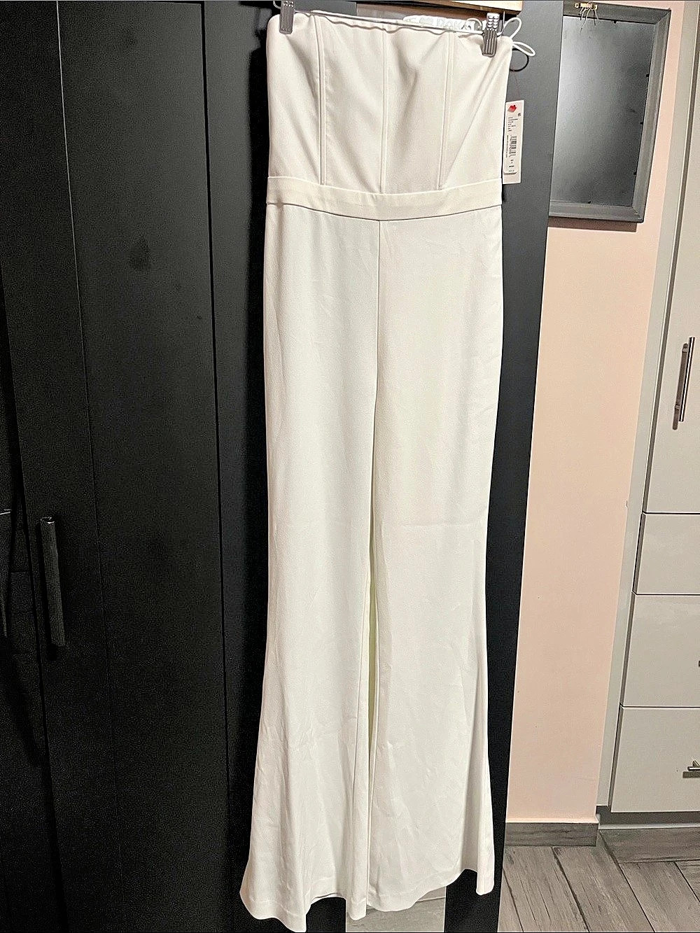 Alice + Olivia Strapless White Wide-Leg Jumpsuit Size 2 with cut tag